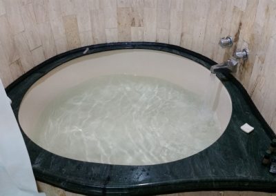 Big round hotel bath tub